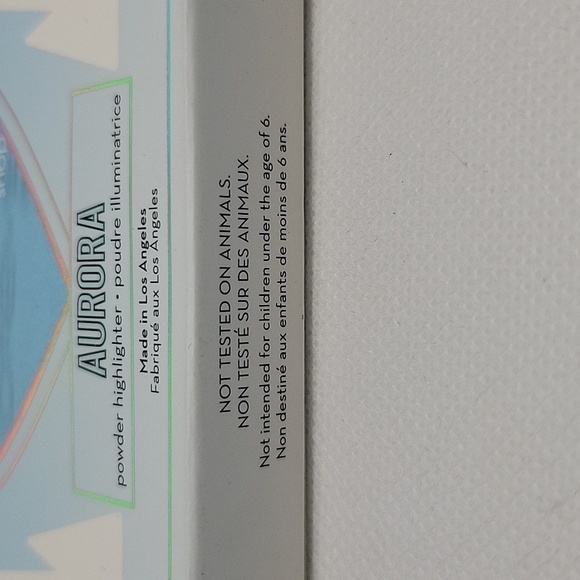 🌴 The Creme Shop Aurora Powder Highlighter Moonshine Blue - Picture 7 of 9